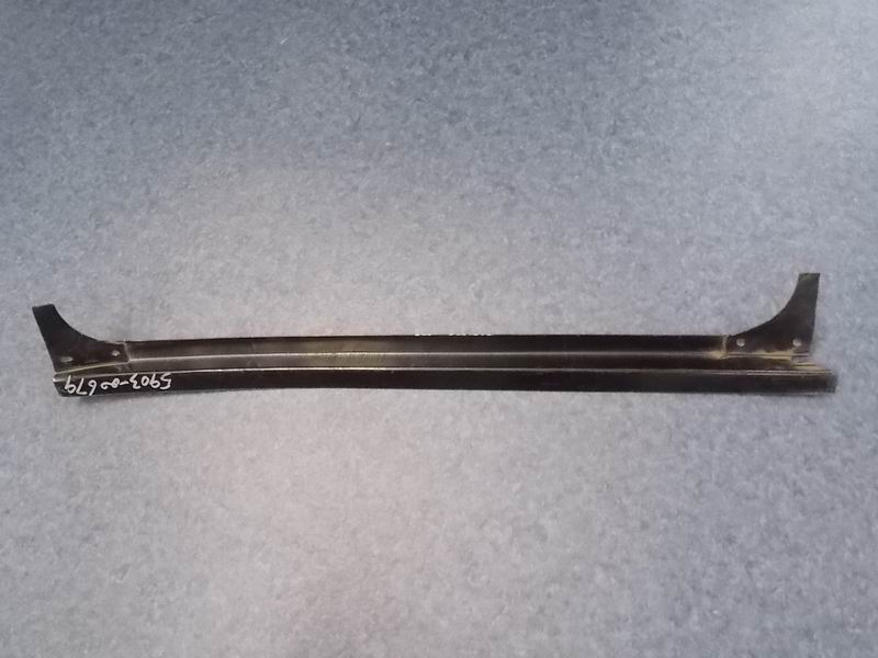 Односторонний вертикальный упор двери люка (слева)-1