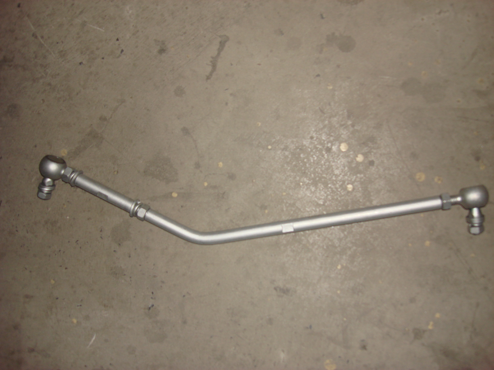 Изгиб балансирной тяги в сборе спереди