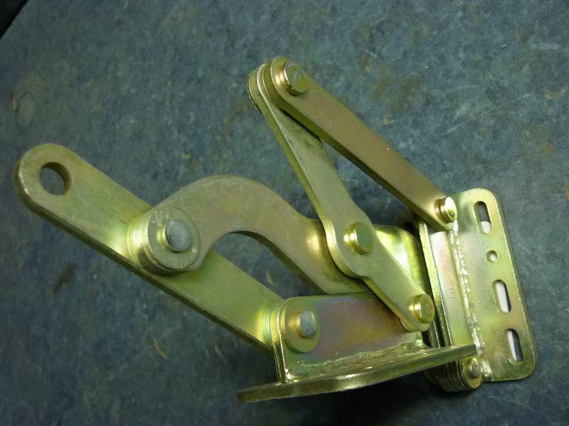 Rear hatch six-link hinge