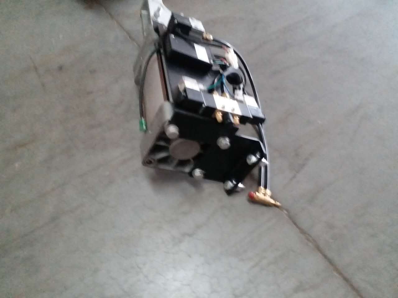 Pneumatic sliding door cylinder assembly