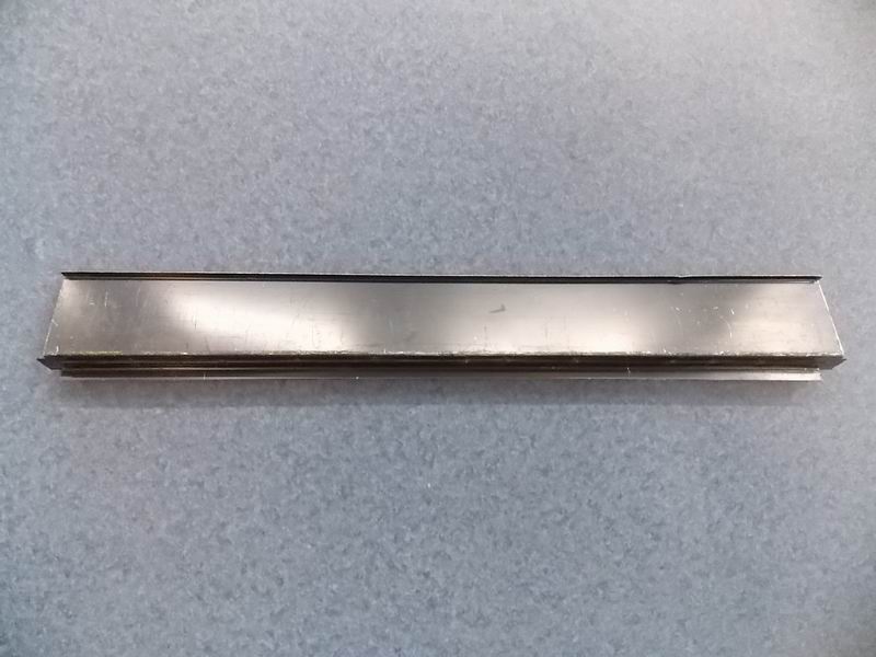 D Верхний торец пятой двери каюты слева.