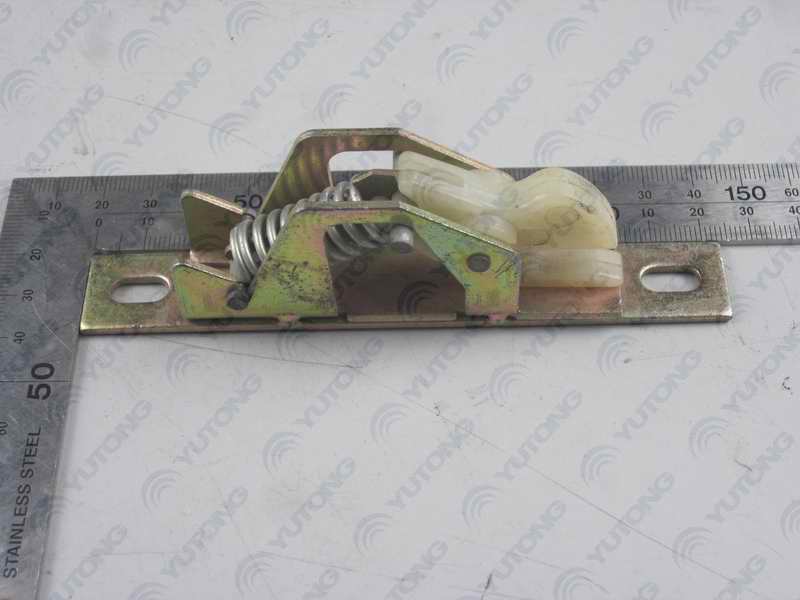 Small fish head closure (for side hatch door, injection molded parts)