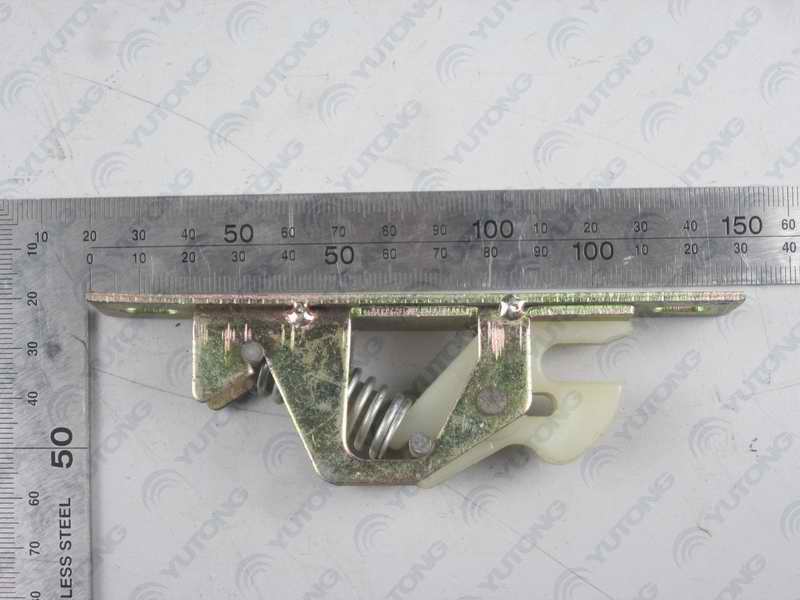 Small fish head closure (for side hatch door, injection molded parts)-1