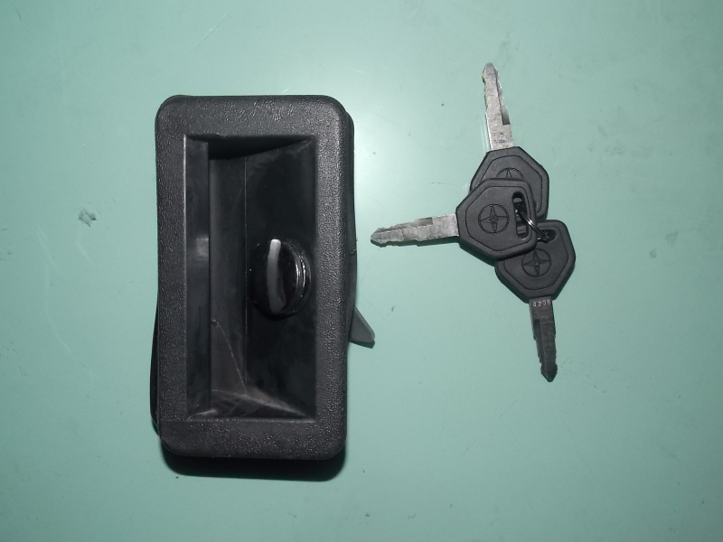 Side door lock opens (JQ012)