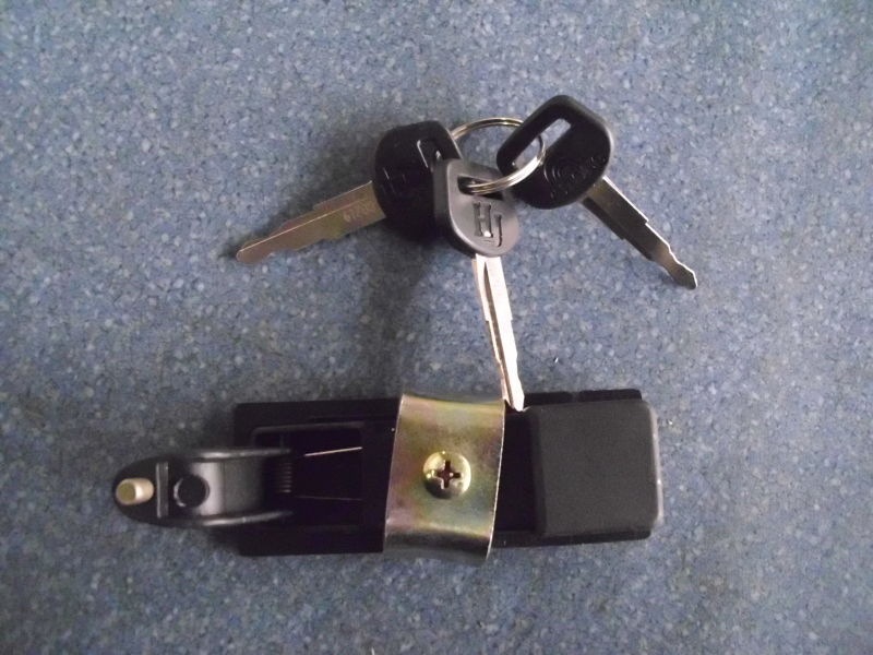 D Square Button Hack Lock-1