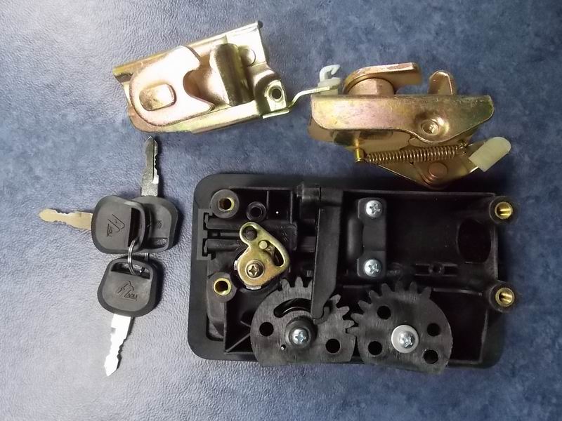 Замок люка четырехточечный квадратный (без подсветки)