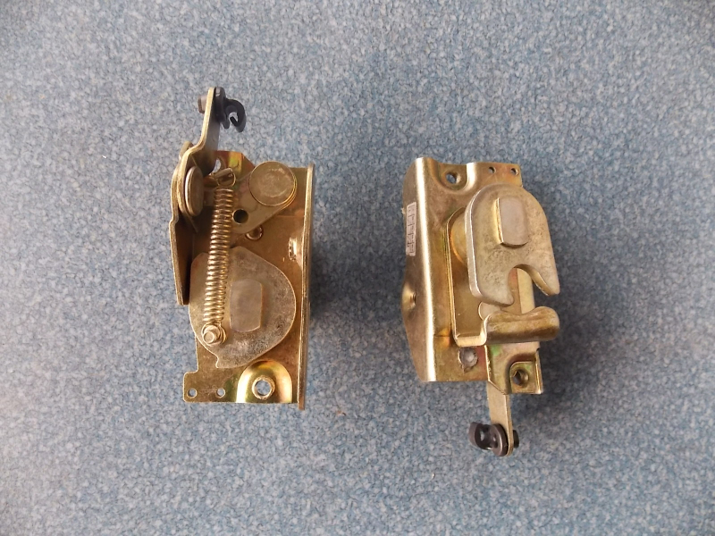 D 6129H-2 door lock (with center door and bathroom, right four door moves back