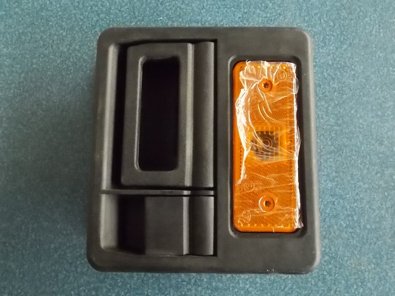 D 6129H-2 door lock (with center door and bathroom, right four door moves back-1