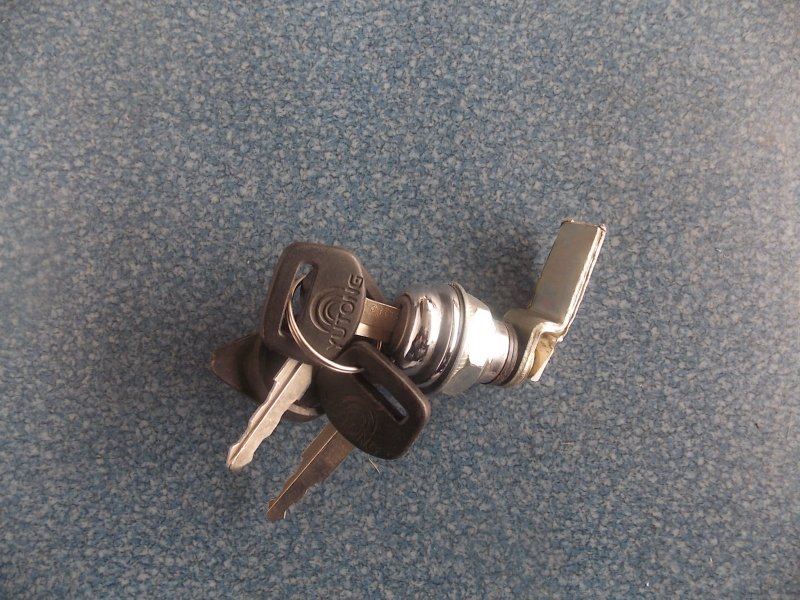 Д ЗК 6129HW Замок двери люка (открытие задней двери)