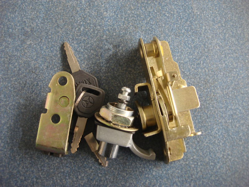 Rear door lock JQ230