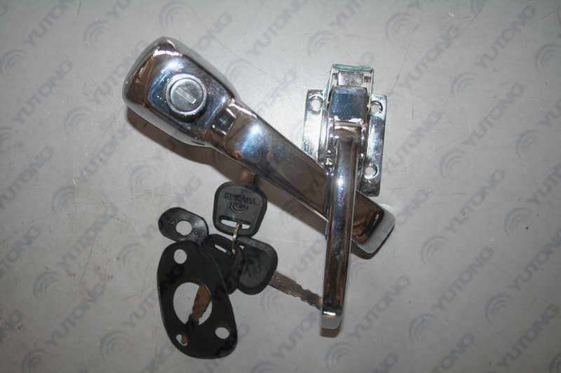 Folding door lock 121-1C