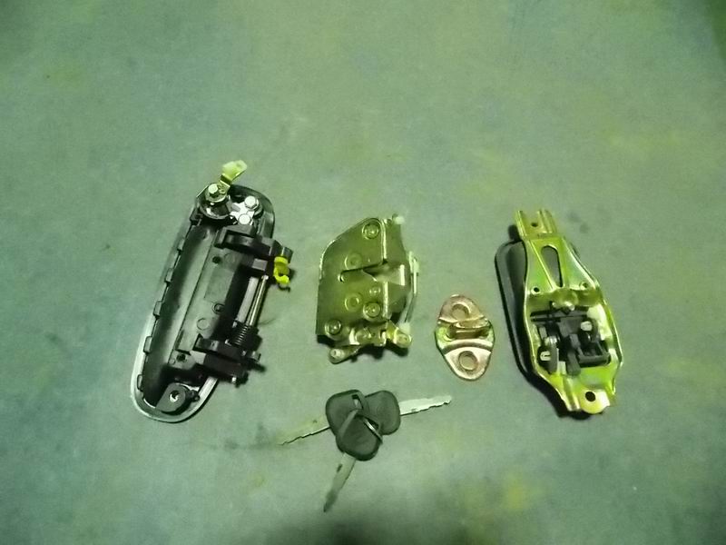 Driver's door left lock 170C