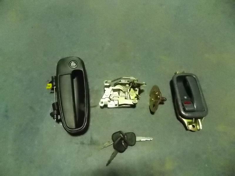 Замок водительской двери левый 170C-1