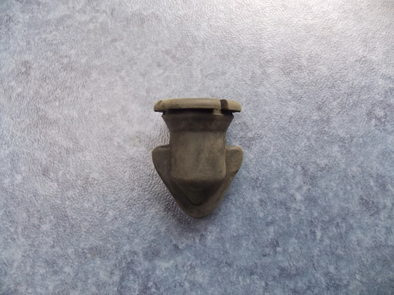 Дренажный пылезащитный клапан нижней плиты кабины