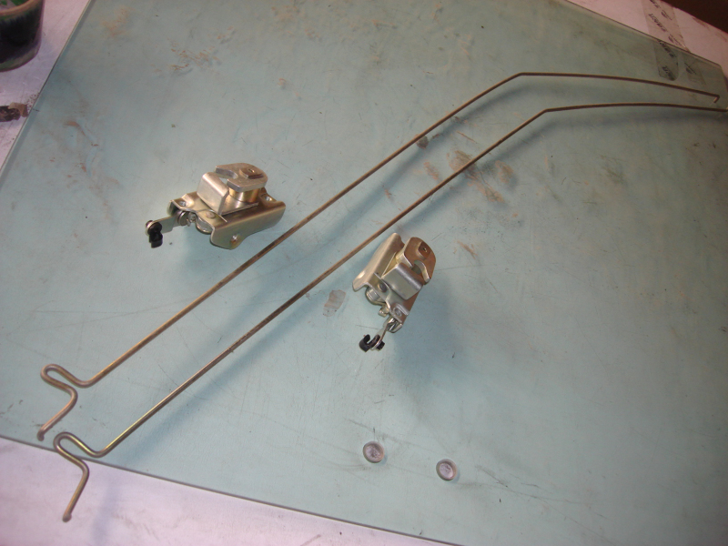 Engine simple cabin lock