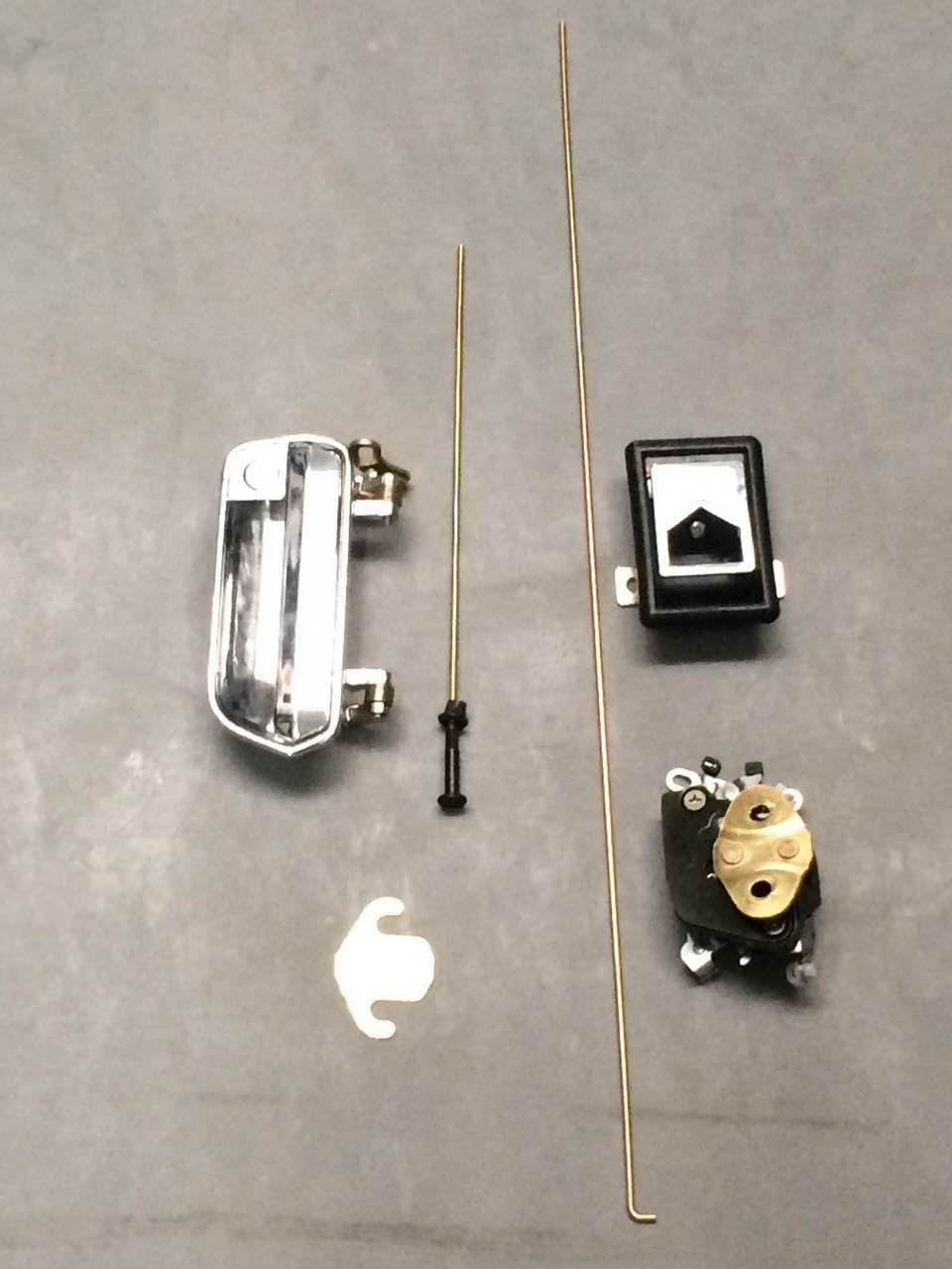 Замок водительской двери (правая) 108 )