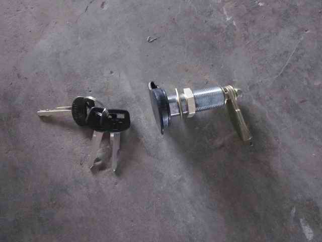 Удлиненный длинный сердечник замка; язычок с прямым замком