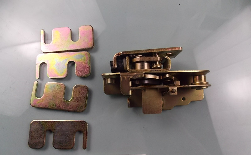 Rear door lock body 158-1