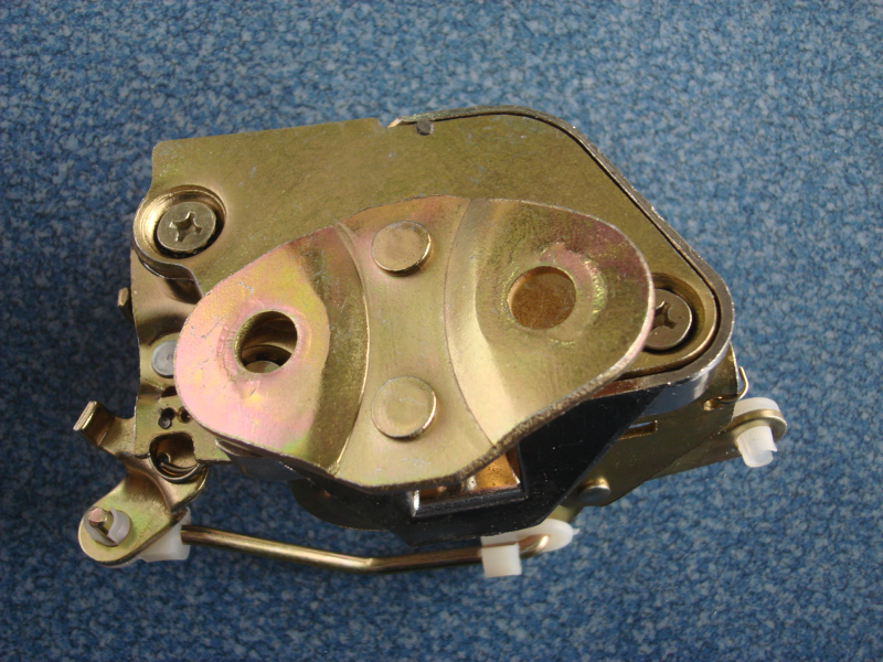 Замок водительской двери (левая) 107C ); бежевый