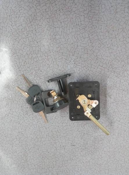 Lock behind the swing door-1