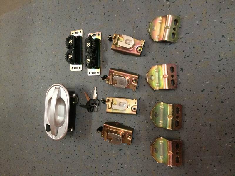 Металлический четырехточечный замок (без подсветки), включая новый двойной кронштейн для переоборудования.