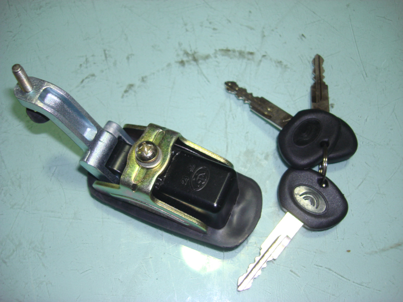 Simple lock; delete the same as 5940-02438