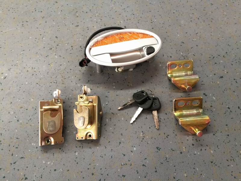 Боковая дверца багажника с легким замком 184-1 (серебристо-белый)