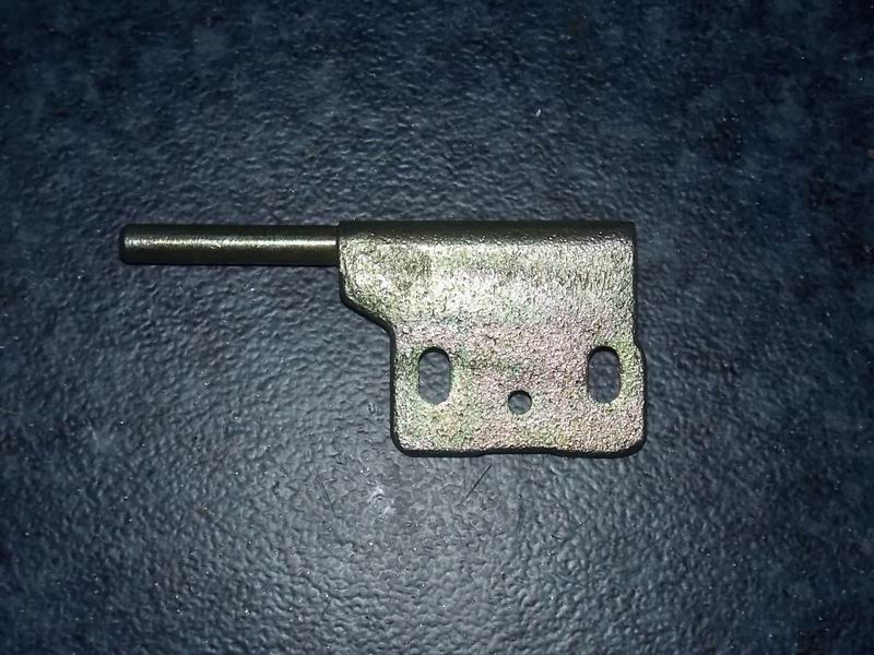 Петля бокового люка поворотного вала (правая, укорочение вала)