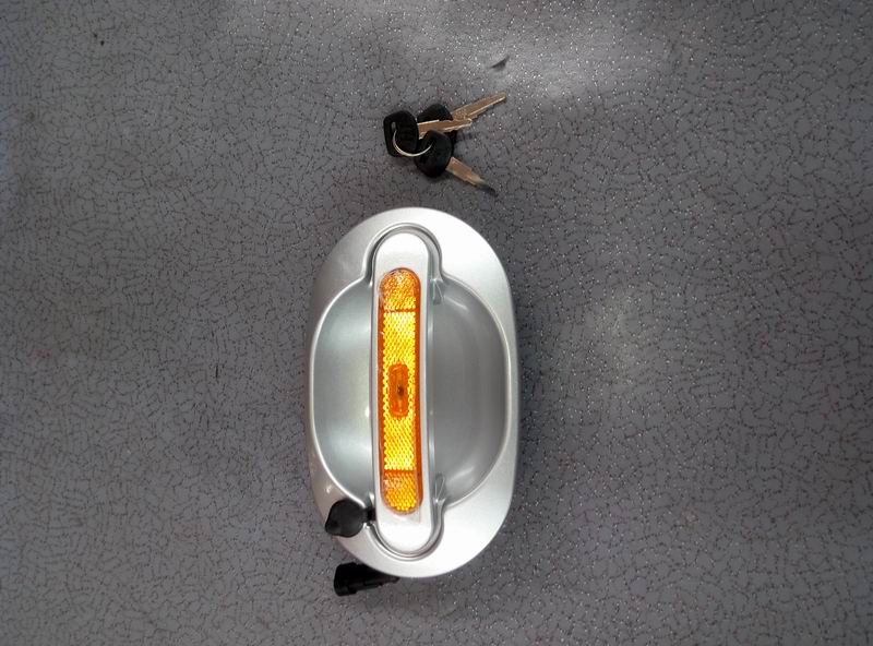 Новый металлический овал с ручкой-замком для лампы; К 03 багажное отделение