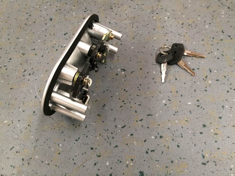 Ручка металлическая с четырехточечным замком (без подсветки); К 02 багажное отделение-2