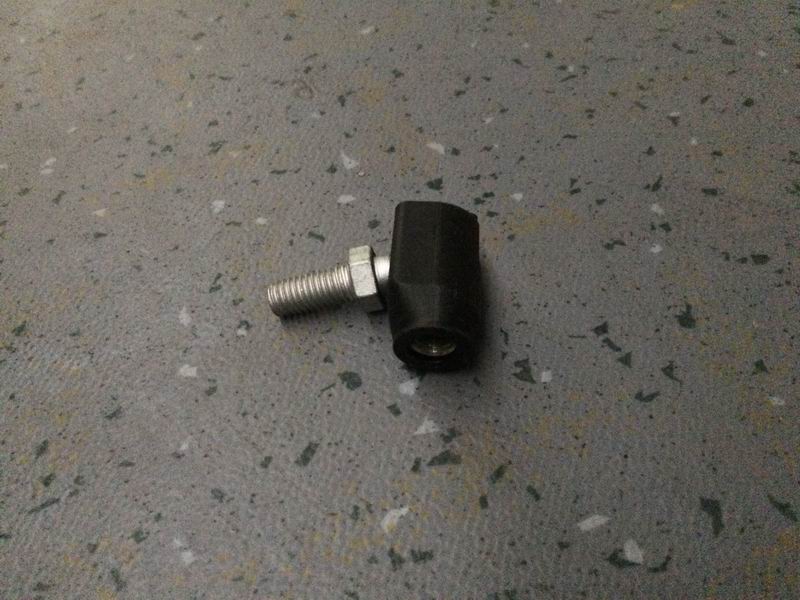 Compressed air supports the ball head; ball head bolt level 8.8