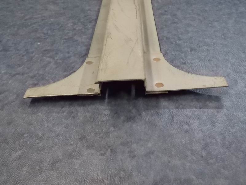 Double-side vertical stop of the hatch door (6831H vehicle electrophoresis)-2