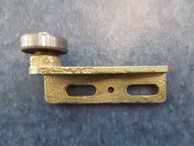 Passenger door roller bracket, front door, (6751D), cast steel parts-2