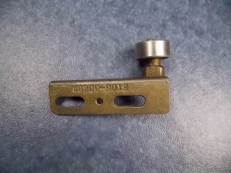 (90) Roller bracket assembly on passenger door (6732G, cast steel parts)-2