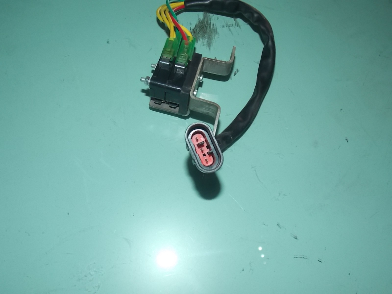 External swing anti-clip switch