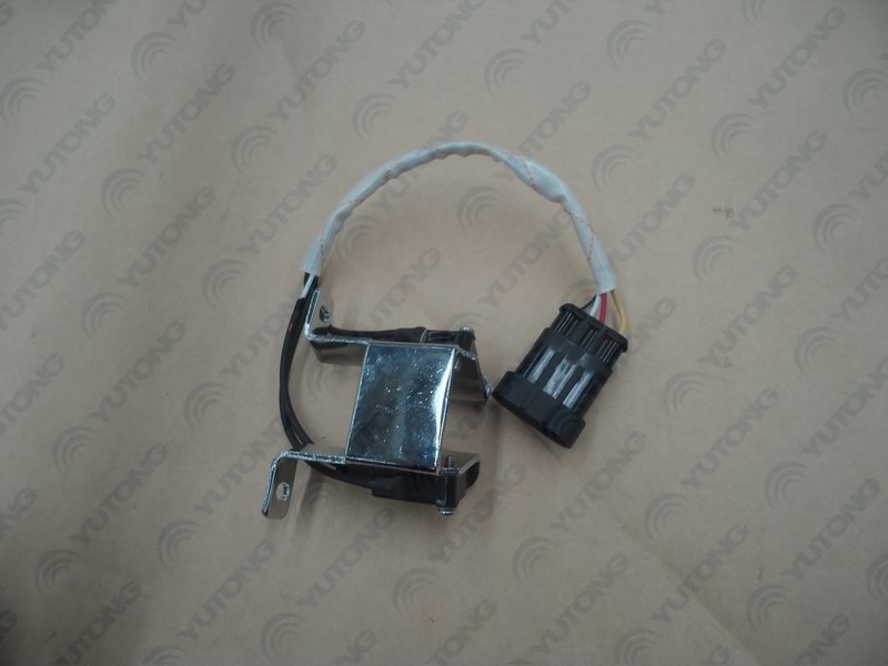 Centripetal switch and bracket assembly; right rudder-1