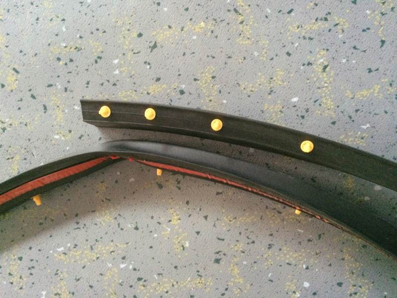 Уплотнительная лента рамы пассажирской двери, средняя дверь, 6710