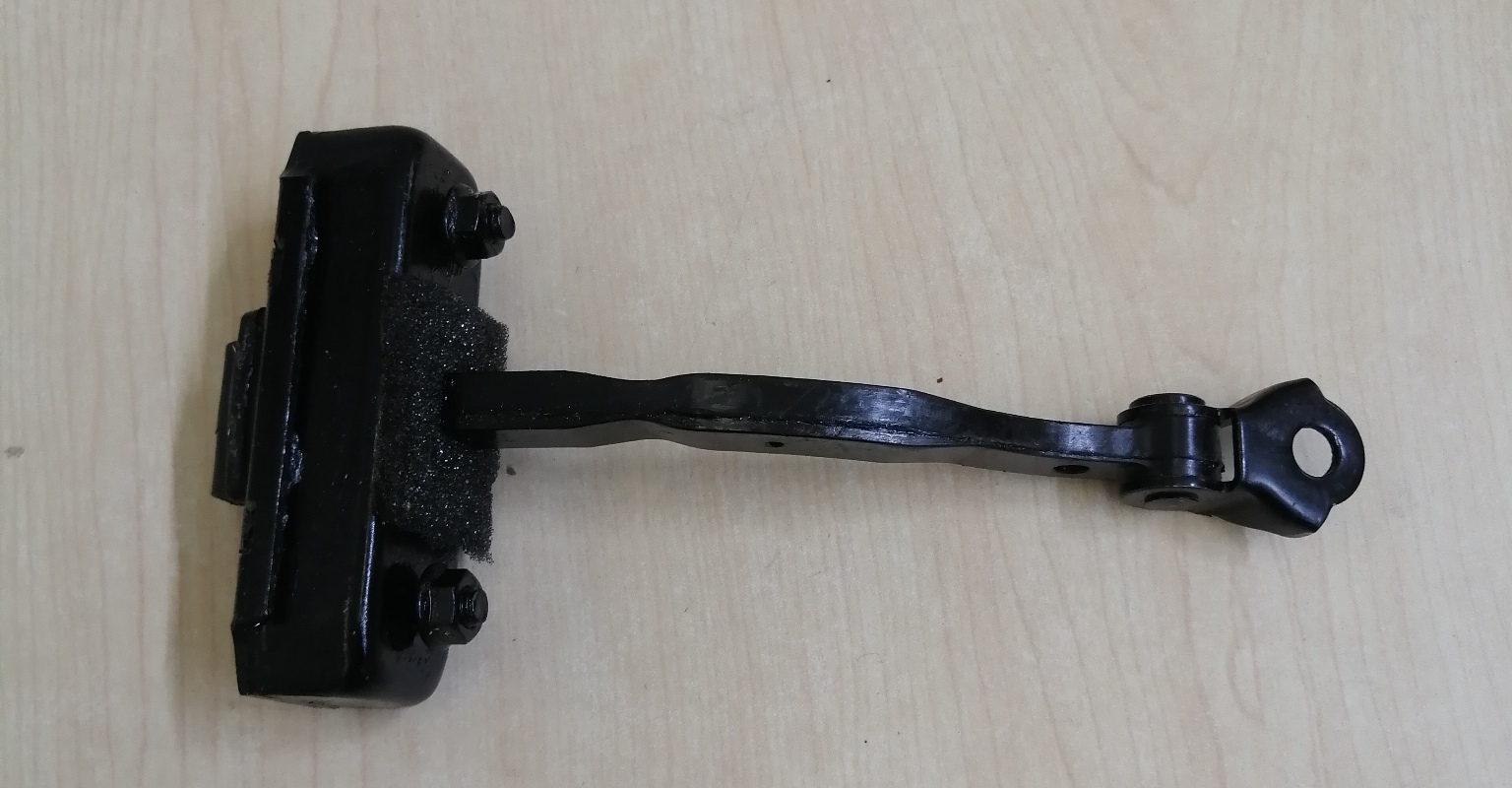 Driver door limiter assembly