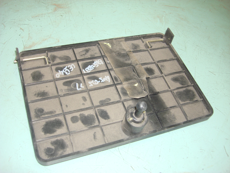 Крышка ящика для хранения на правой панели, для 6701-01444