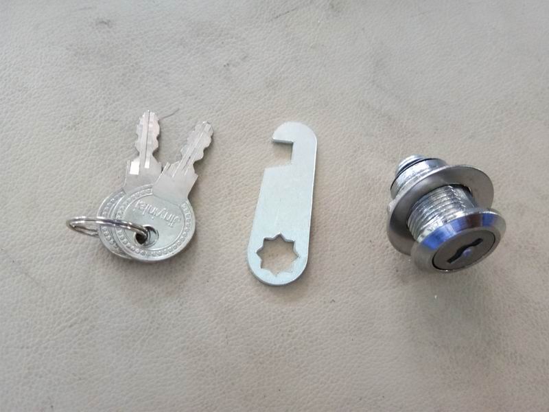 Маленькая пряжка с замком