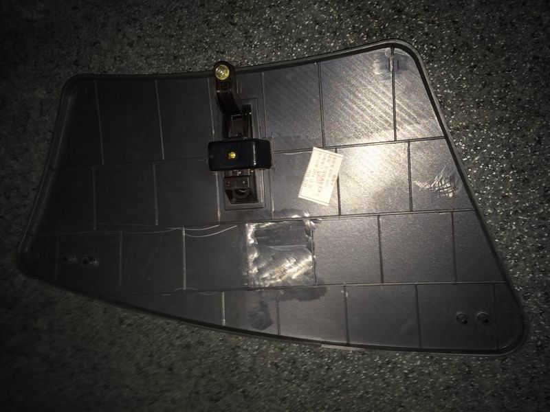 6122 Main body maintenance door