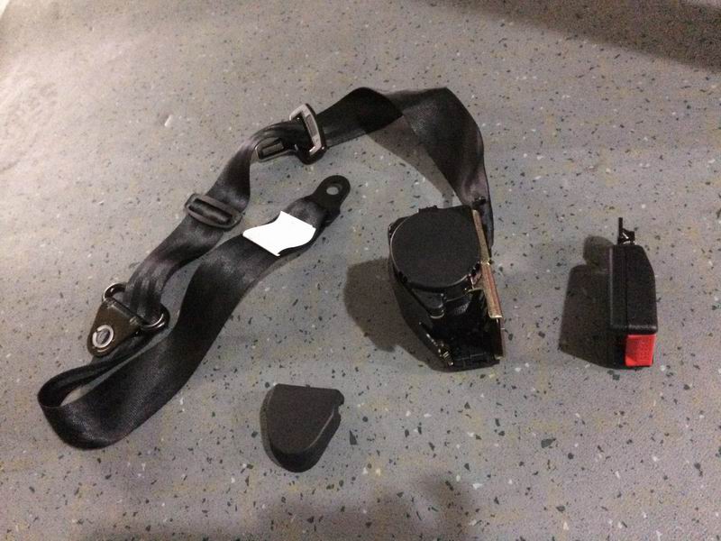 Three-point rolling black seat belt-vertical car feel-1