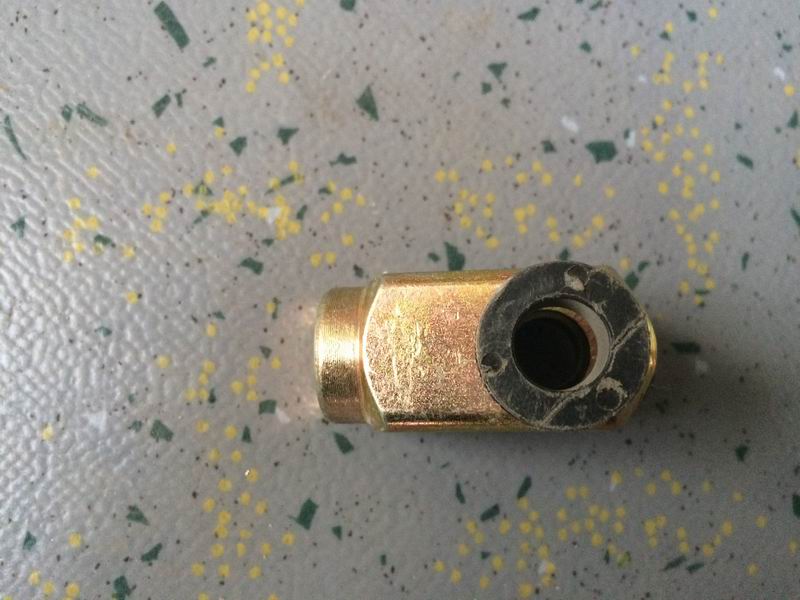 U-shaped joint on the rear end of the gas spring-1