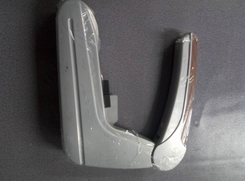 YTF 032 (Ф 02 ) Сиденье новое, подвижные подлокотники правые, внешние, земля, красные, вверх.