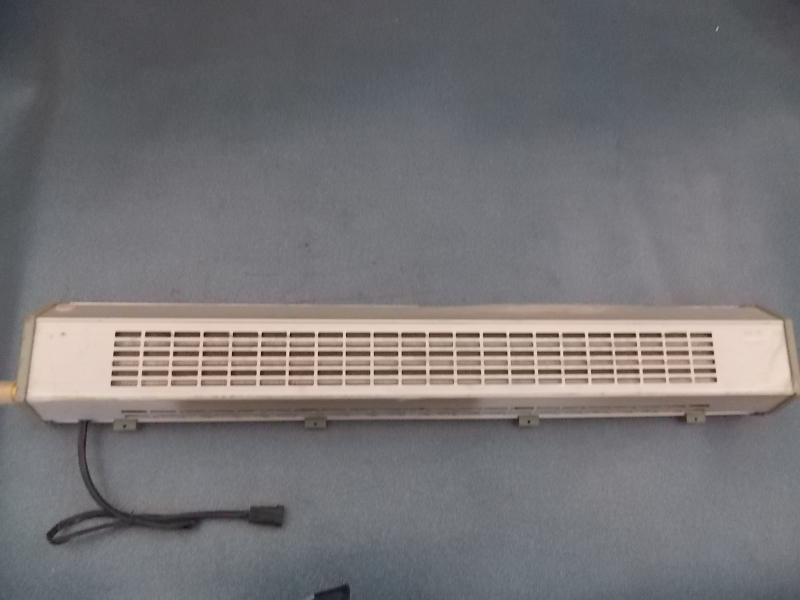 Wall-mounted radiator, both sides, water out