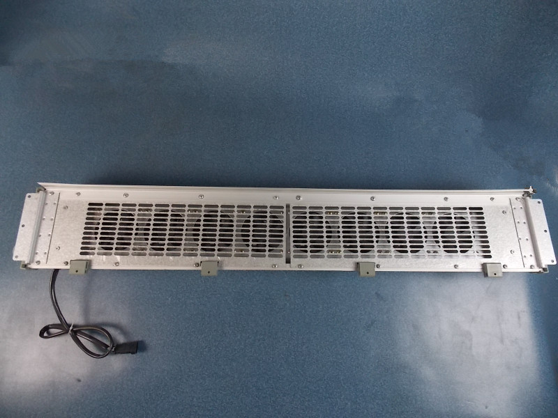 Настенный радиатор, обе стороны, выход воды