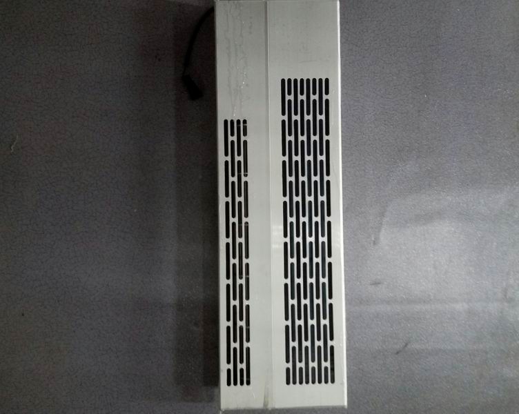 Настенный радиатор, одна сторона обращена влево, вода выходит-1