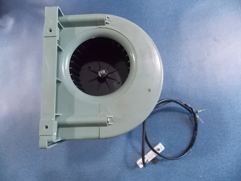 Defroster fan