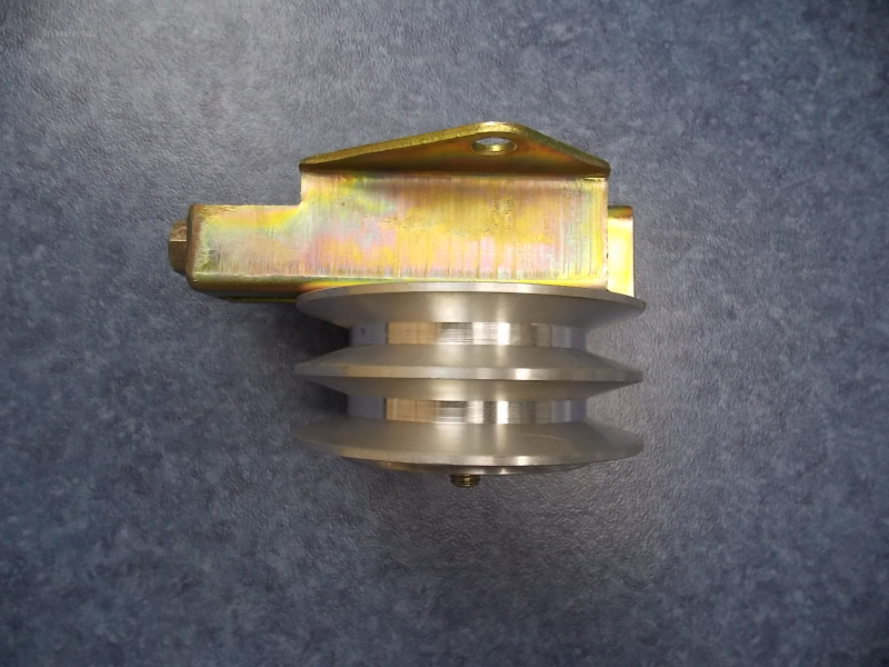 Tightening wheel and bracket assembly