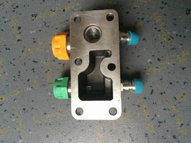 GY10P35 and GY10P30 front outlet connector